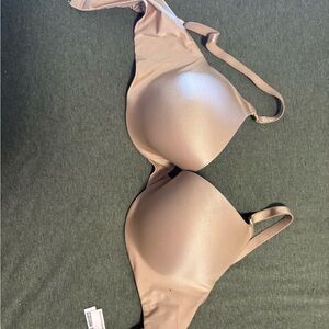NWOT VS Seamless Nude Bra